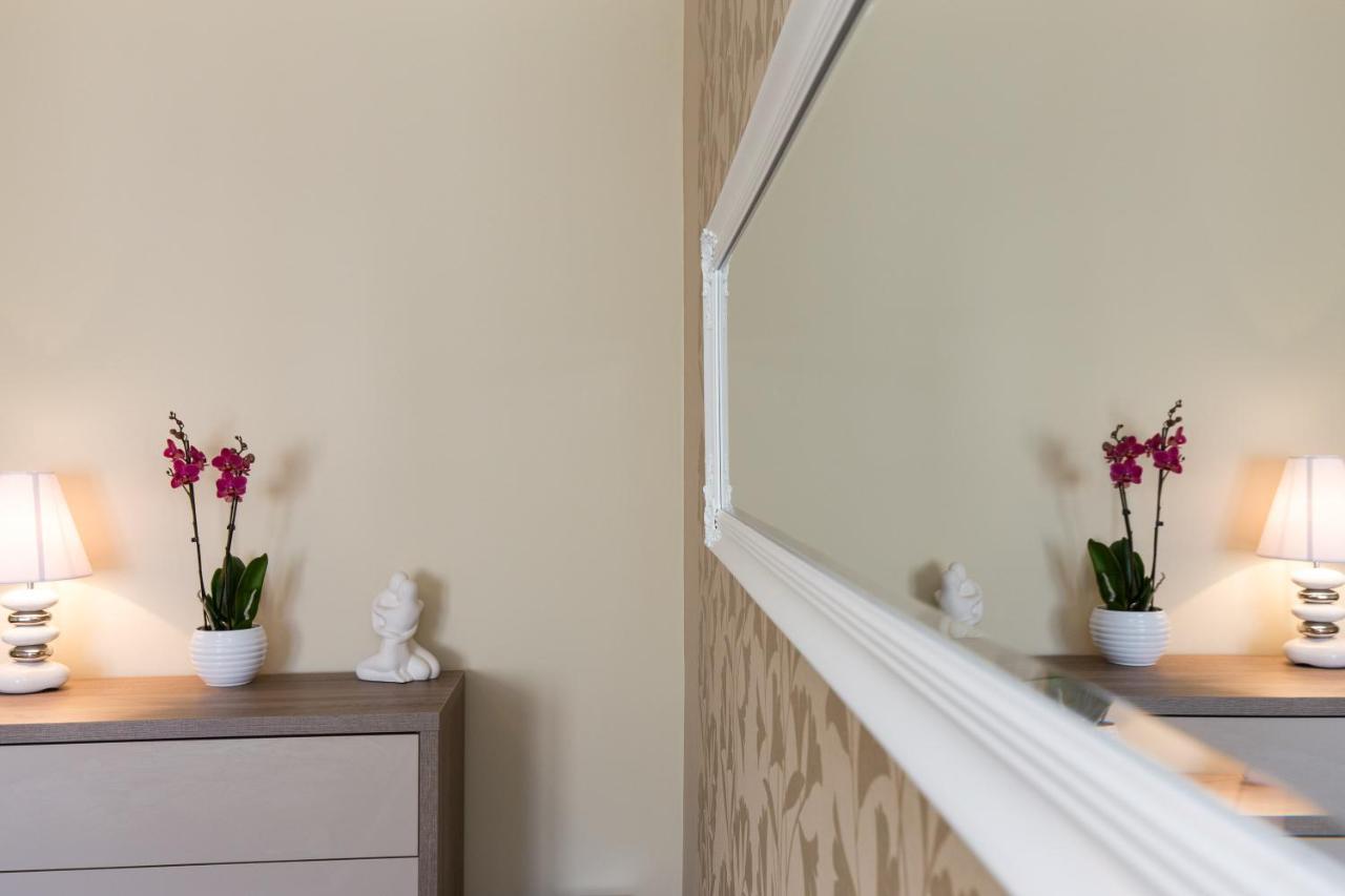 Deluxe Sea View Apartment Mate Balote Рийека Екстериор снимка