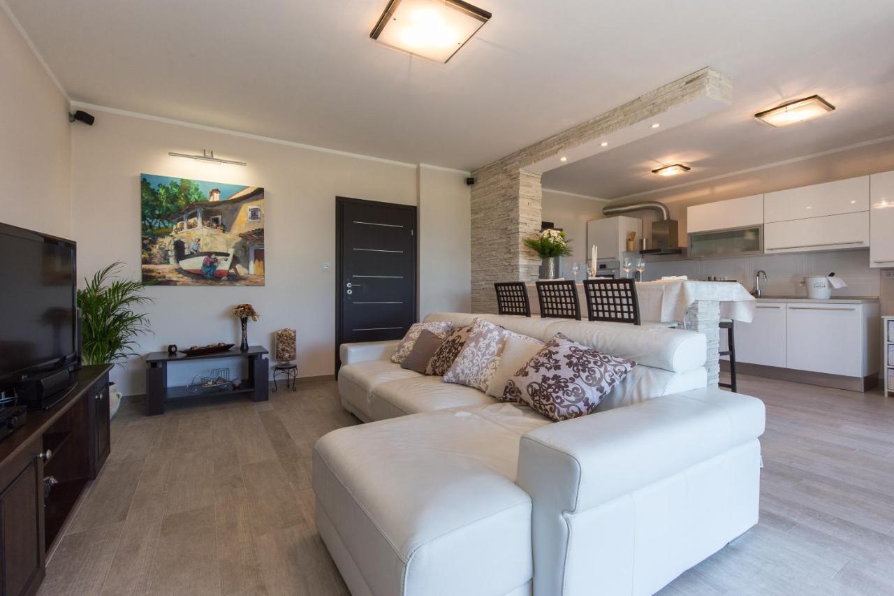 Deluxe Sea View Apartment Mate Balote Рийека Екстериор снимка